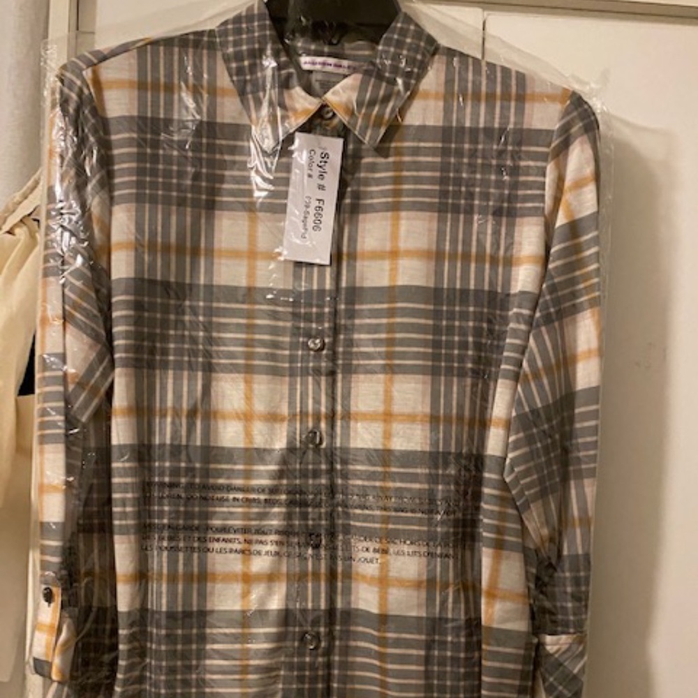 ALLISON DALEY, PLAID SHIRT WOMEN